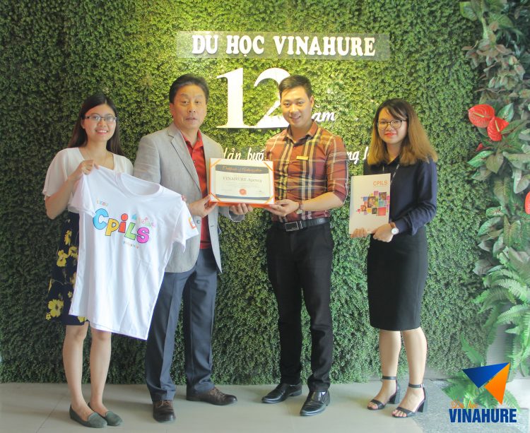 Đại diện trường CPILS tới thăm công ty Vinahure tại Hà Nội