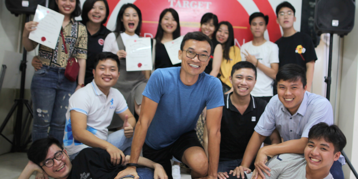 Khoảng khắc đáng nhớ của học sinh khi nhân chứng chỉ trường Taget, Philippines