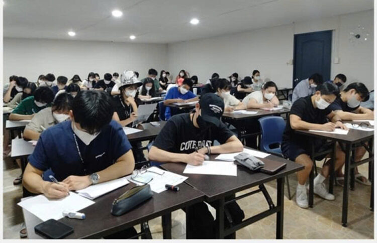 HỌC BỔNG TRƯỜNG ANH NGỮ HELP