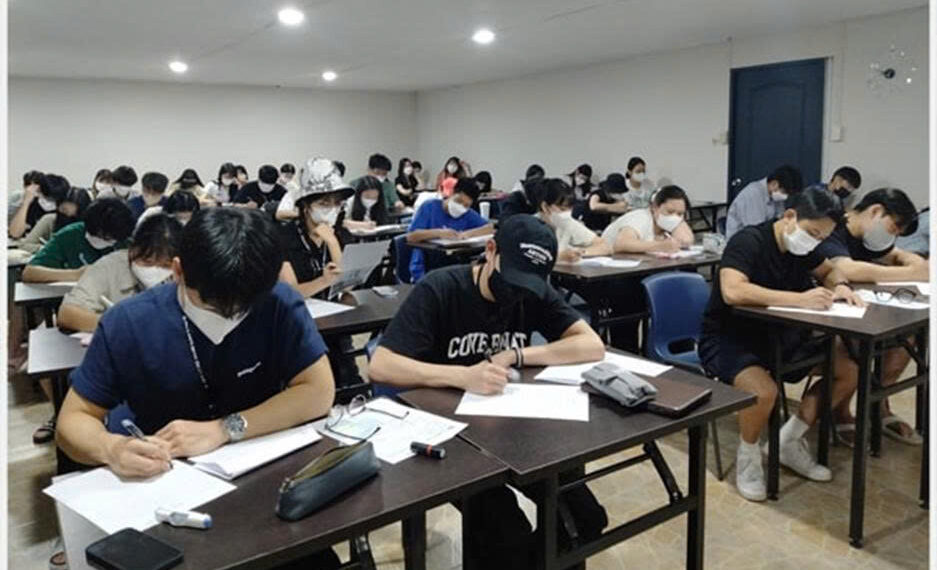 HỌC BỔNG TRƯỜNG ANH NGỮ HELP